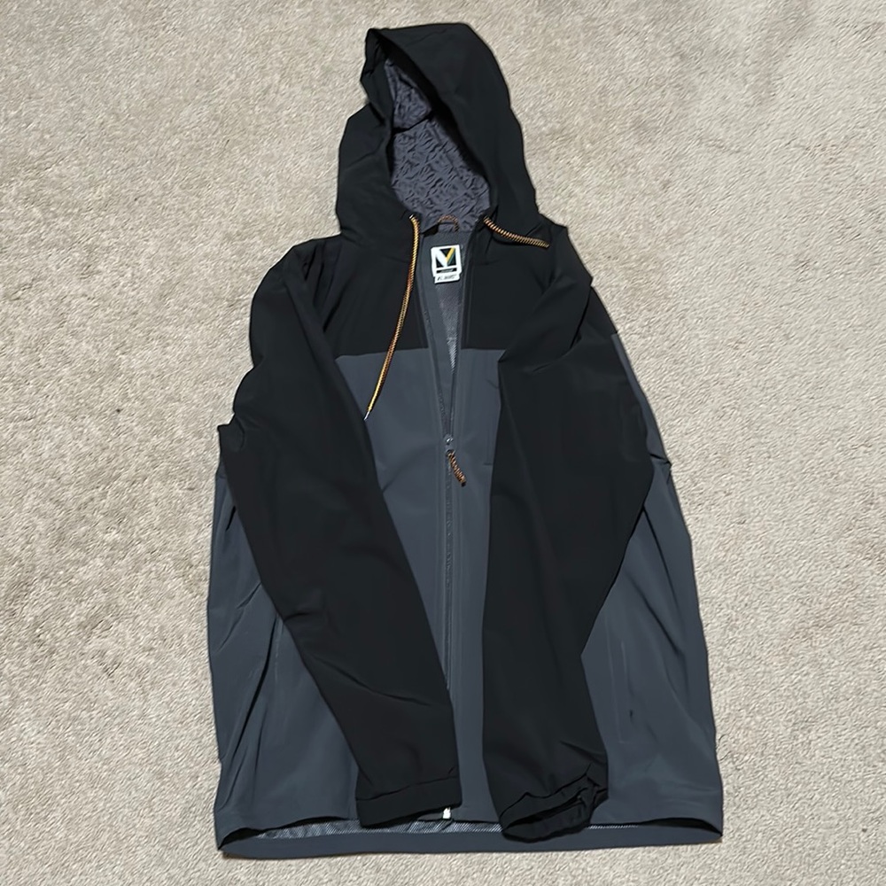 Voyager Windbreaker